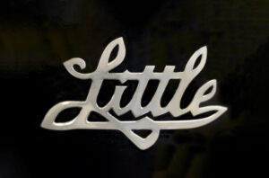 Little emblem, from a 1912 Little Roadster. (©Photo by Segura)